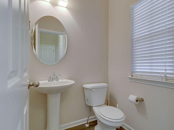 5th image of 403 Shirebrook Cir