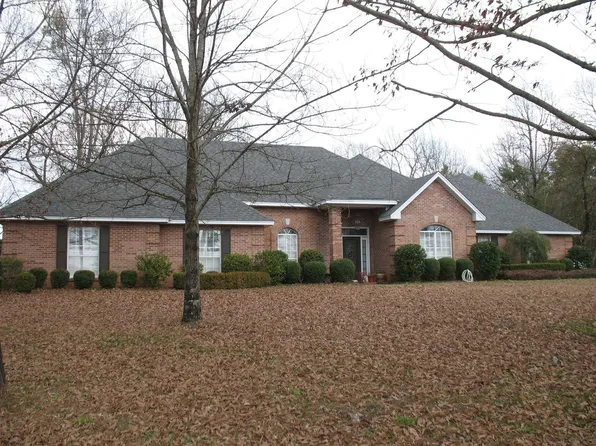 825 Fairwood Dr, Prattville, AL 36067