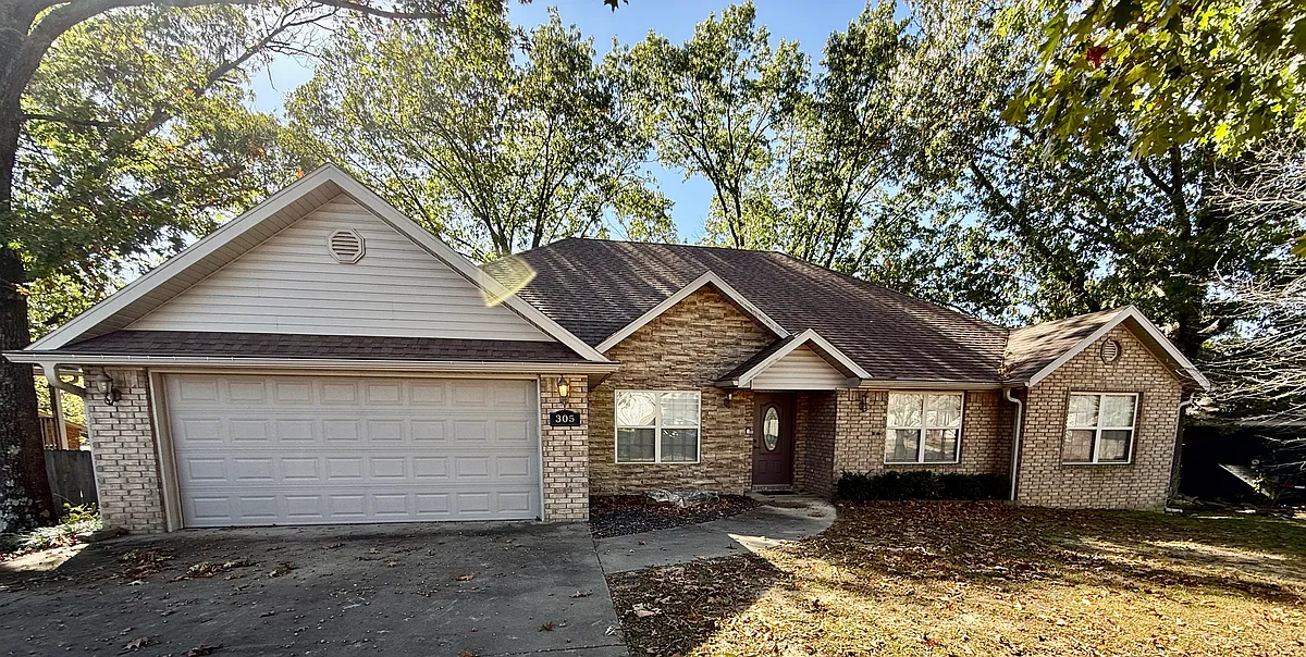 Building Photo - 305 Meadows Ct