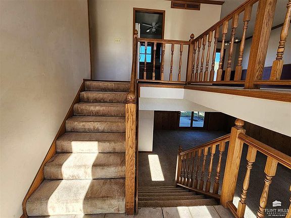 4th image of 403 Arapahoe Ct