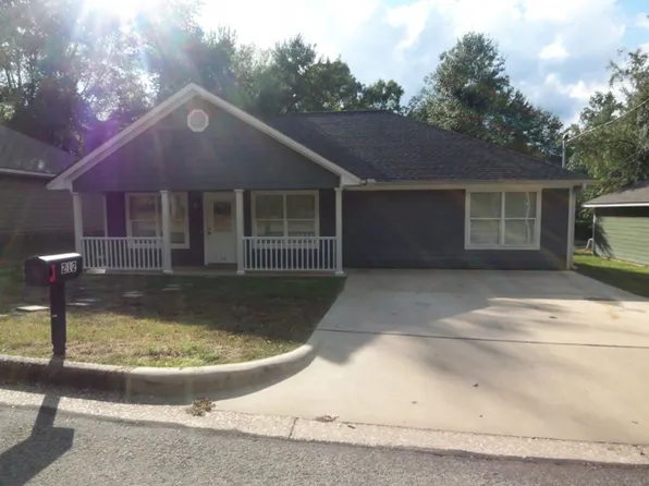 212 Scarborough St, Nacogdoches, TX 75961