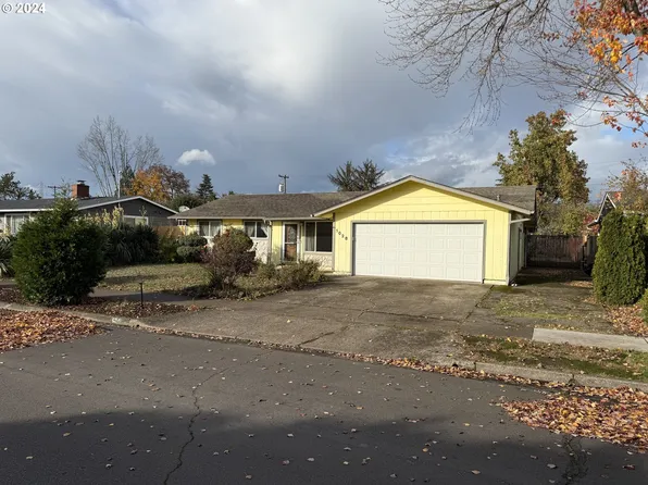 1028 Lochaven Ave, Springfield, OR 97477