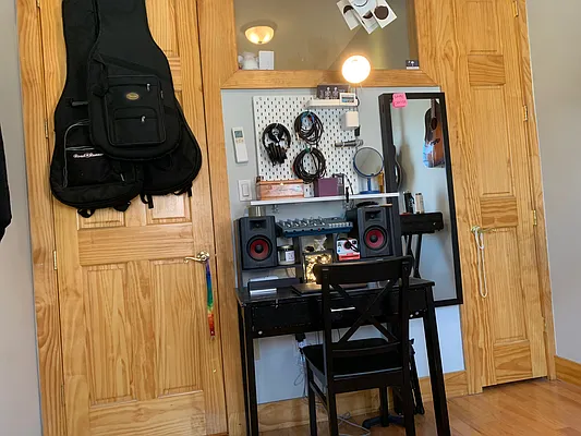 Rented by The Hamilton Group | media 21