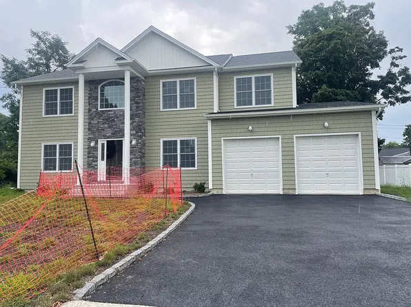 175 N 23rd St, Wheatley Heights, NY 11798