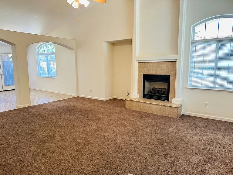 228 River Point — Photo 4