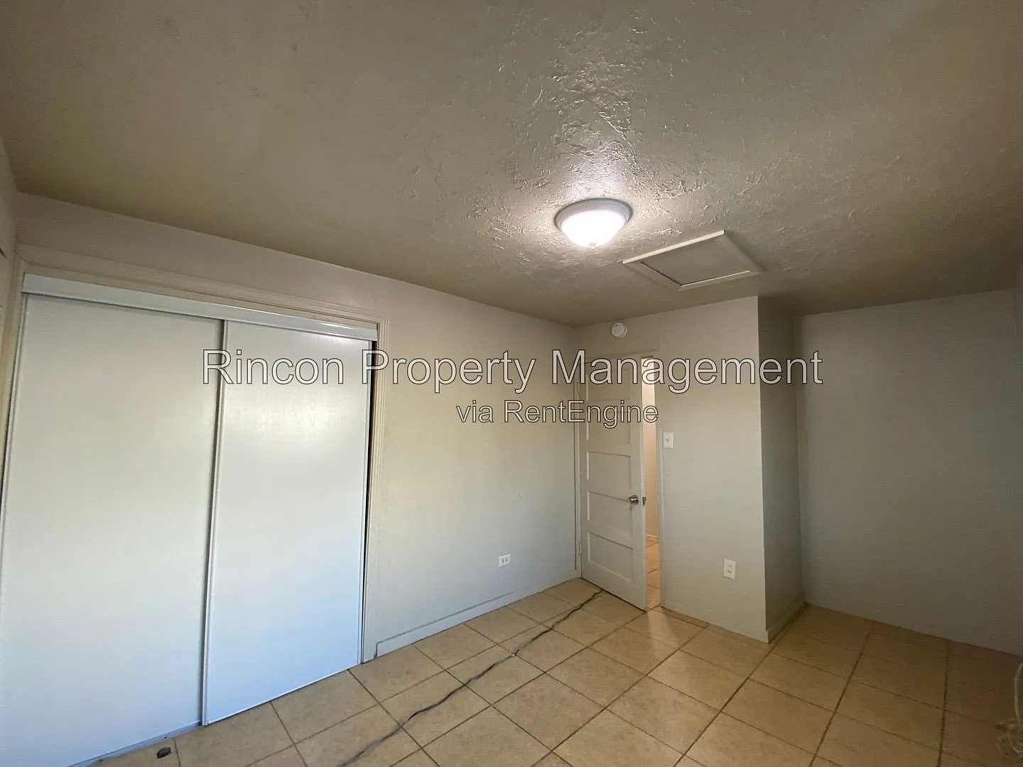 2 bed, 1.0 bath, 402 sqft, $2,295 — Photo 4