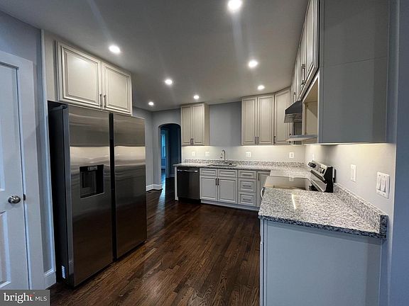 4th image of 234 Short St