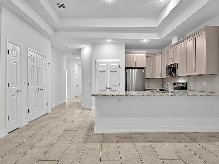 14 Ullynn Pl #A — Photo 34