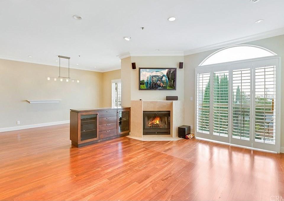 1st image of 1722 Malcolm Ave APT 401