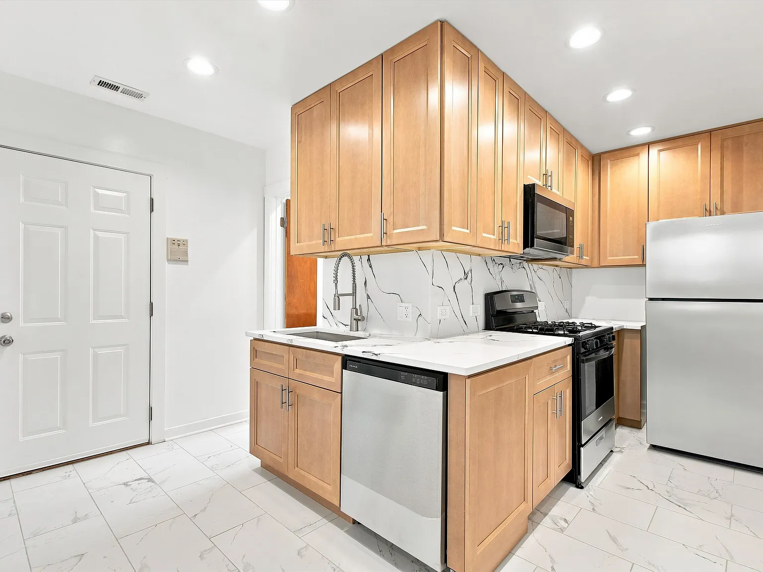 2 bed, 1200 sqft, $2,375 — Photo 2