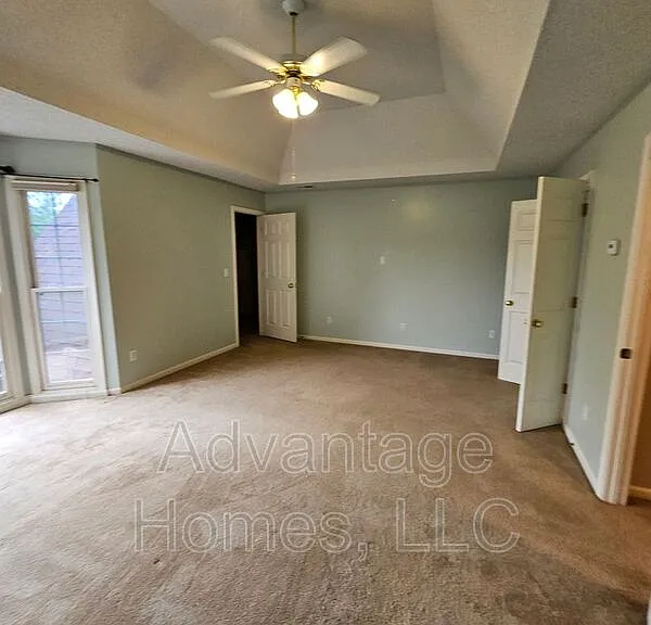 14117 Parkhill Ln — Photo 33