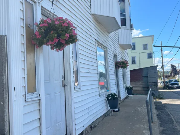205 Cumberland St #1R, Rumford, ME 04276