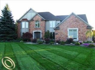 4240 Oak Tree Cir, Rochester, MI 48306