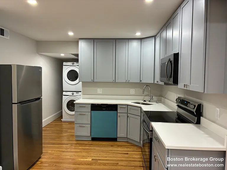 11 Romsey St #2 — Photo 1