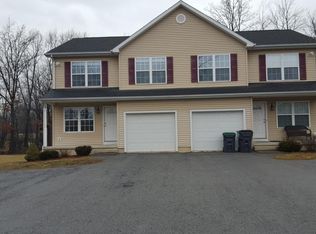 15 Fellows Rd #B, Halfmoon, NY 12065