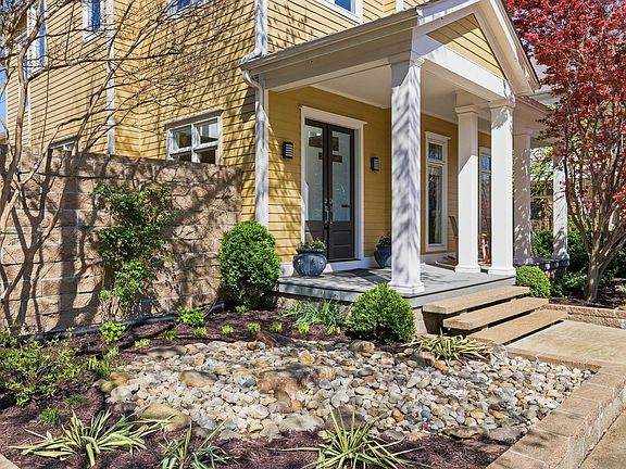 4th image of 837 Harbor Isle Cir E