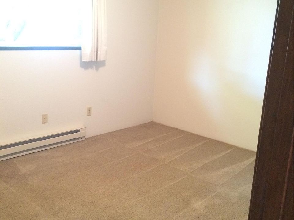 2nd image of 146 NE Conifer Blvd APT D