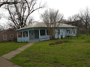 302 Poindexter Ave, Cleburne, TX 76033