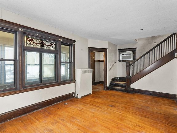 2nd image of 3014 Fremont Ave N