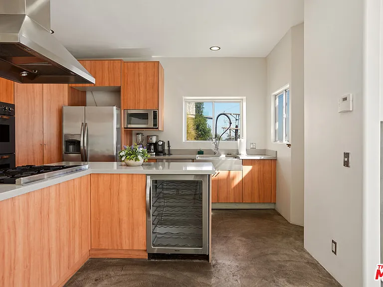 8435 Franklin Ave — Photo 14