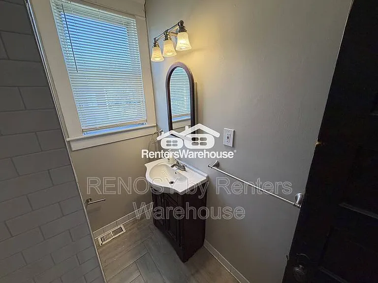 400 Lyndhurst St — Photo 17