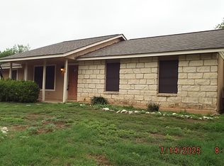 126 Hillcrest Dr, La Vernia, TX 78121