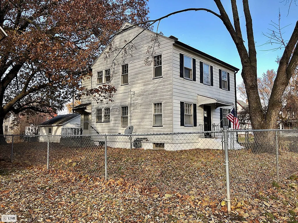 1006 16th St photo 1