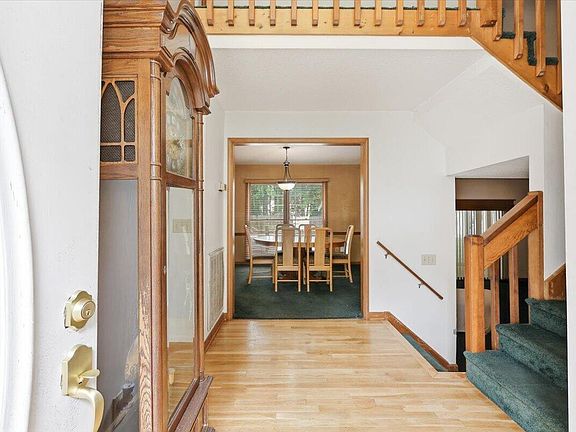 4th image of 117 Queensbury Cir