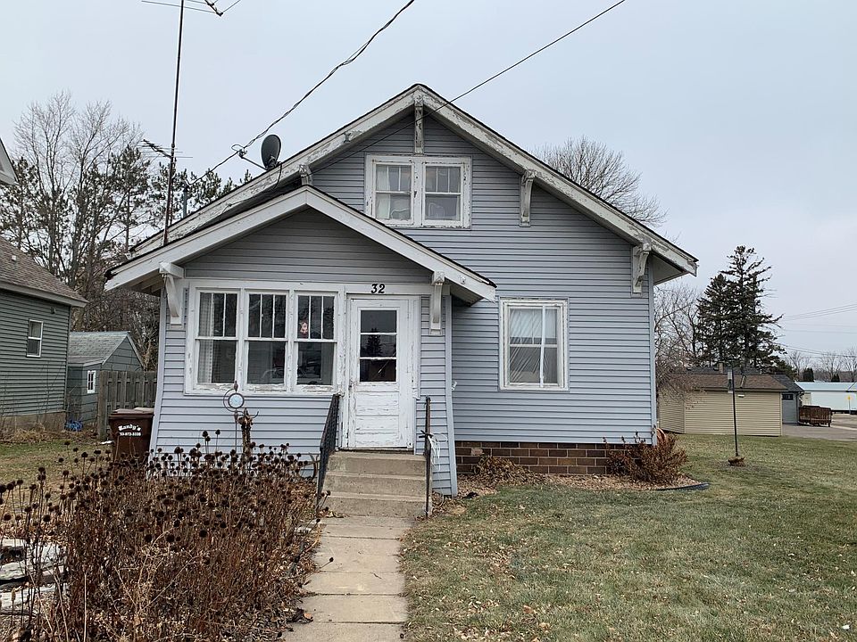 1st image of 32 Maple Ave S