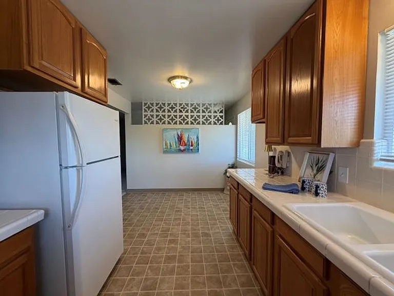 Castlewood Dr 915 — Photo 10