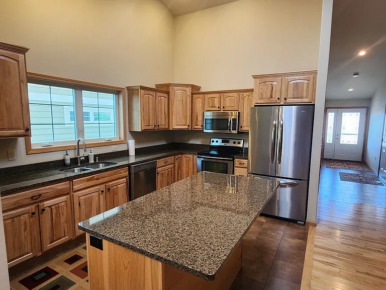 1329 Pinecrest Ln — Photo 4