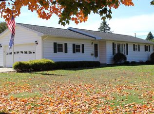 467 Salem Dr, Jonesville, MI 49250