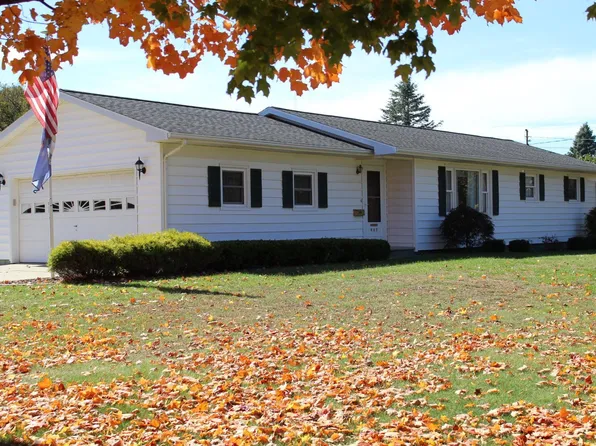 467 Salem Dr, Jonesville, MI 49250