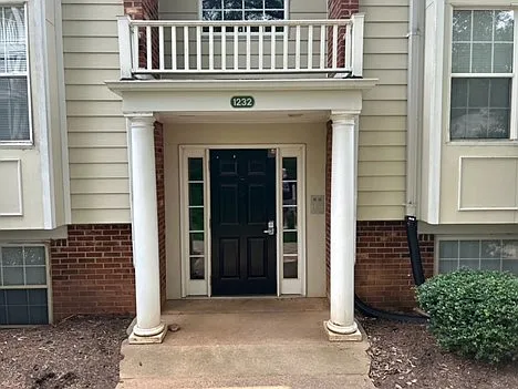 2 bed, 950 sqft, $1,600 — Photo 2