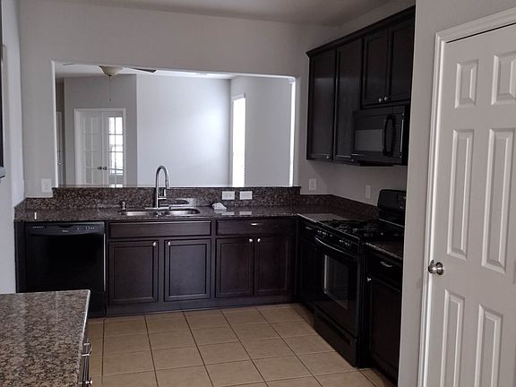 4th image of 1411 S Maple Dr