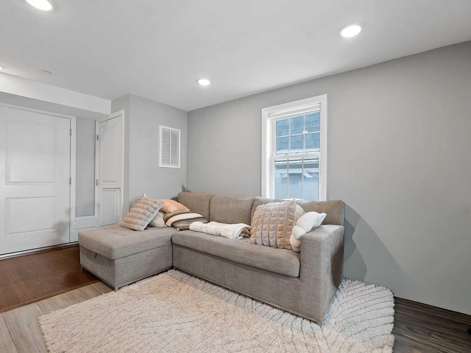 2 bed, 610 sqft, $3,500 — Photo 2