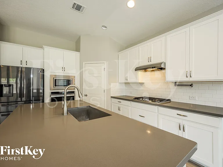 2207 Tiptop Ln — Photo 6