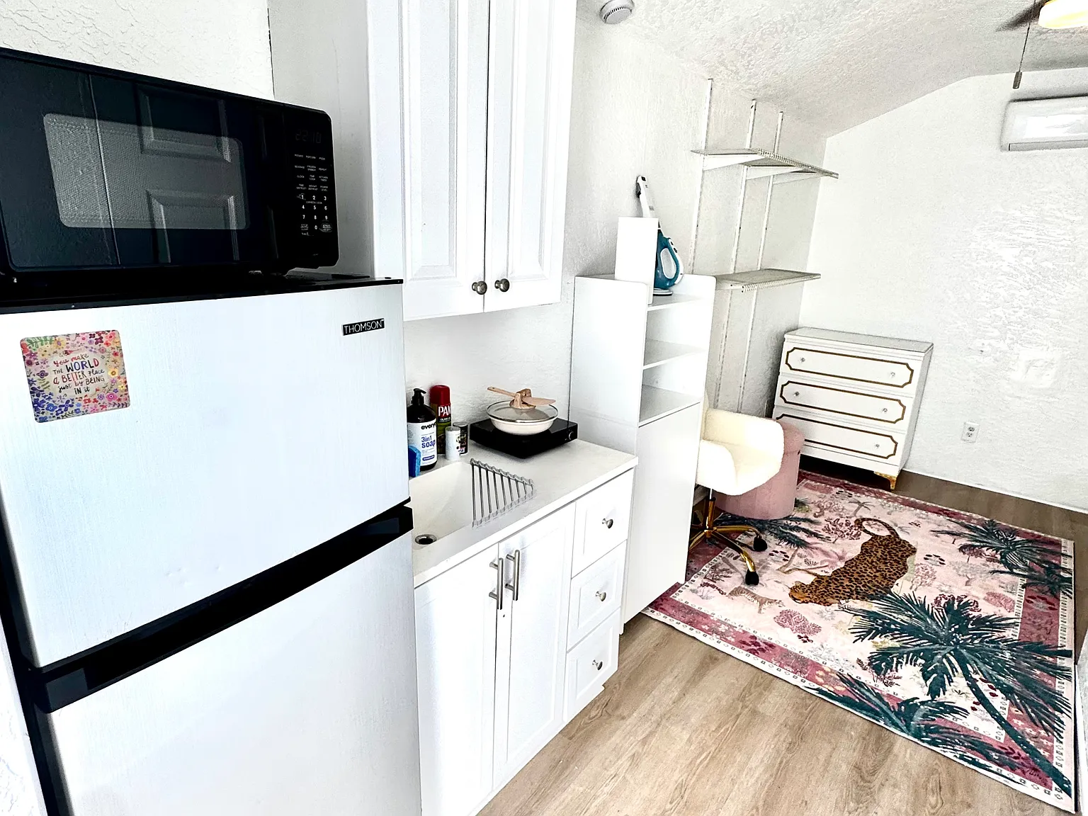 Studio, 200 sqft, $999 — Photo 3