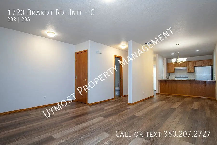 Spacious & Cozy 2 bedroom, 2.5 bathroom Townhome. — Photo 2