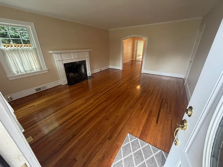 213 Haynsworth St — Photo 5