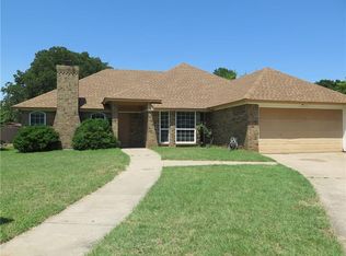 800 Lee Ct, Azle, TX 76020