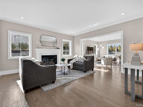 5th image of 208 Cow Neck Road