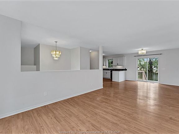 3rd image of 2225 Longfellow Ave