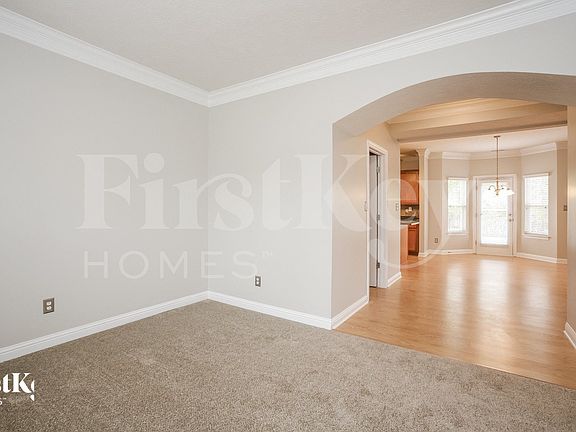 4th image of 864 Heatherwood Dr