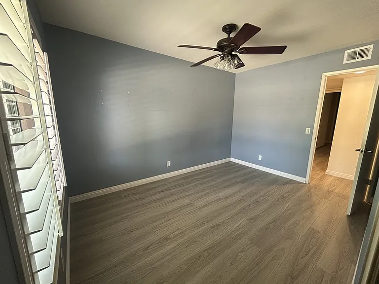 714 Briarwood Ln — Photo 12