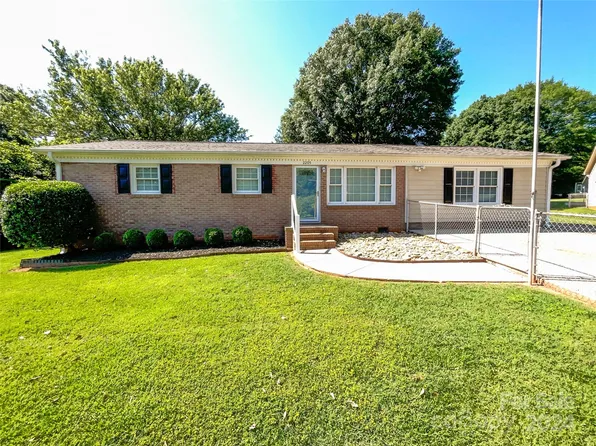 2205 Cloverwood Ln, Gastonia, NC 28054