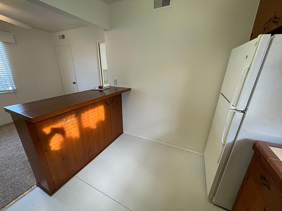 5th image of 473 E Ave