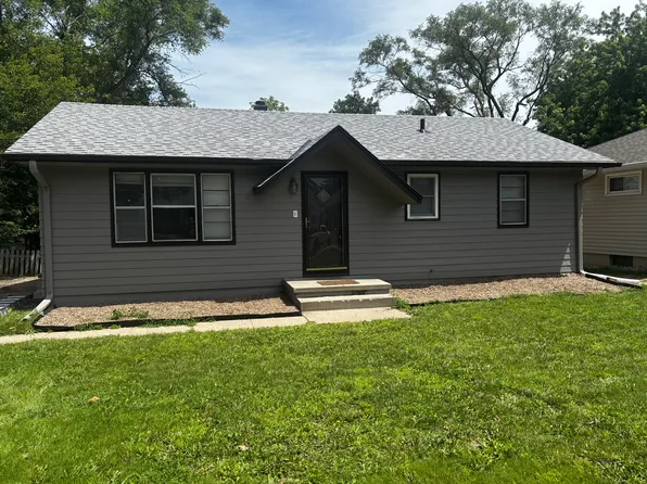 1713 Cole Creek Dr, Omaha, NE 68114