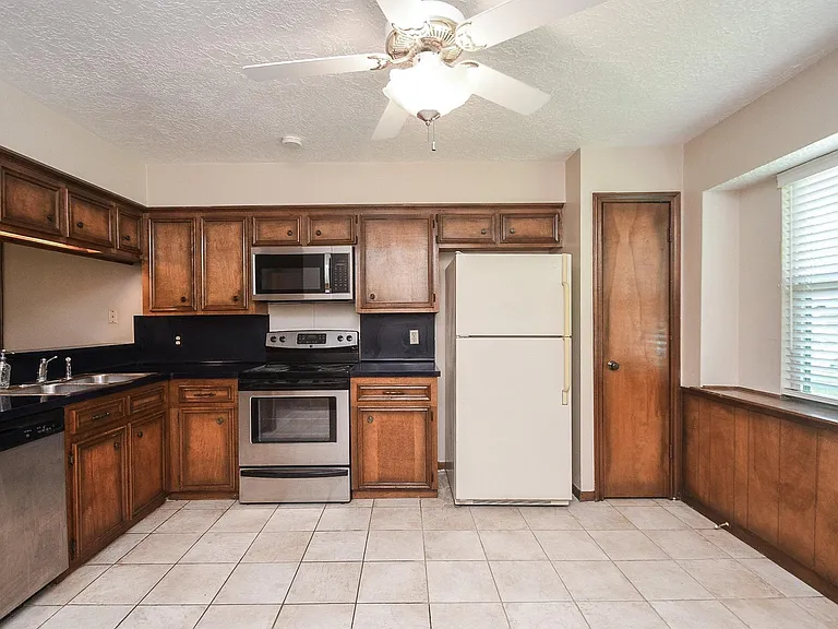 2113 Georgetown St — Photo 12