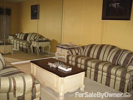 Living room
						:
						WIth full wall mirror